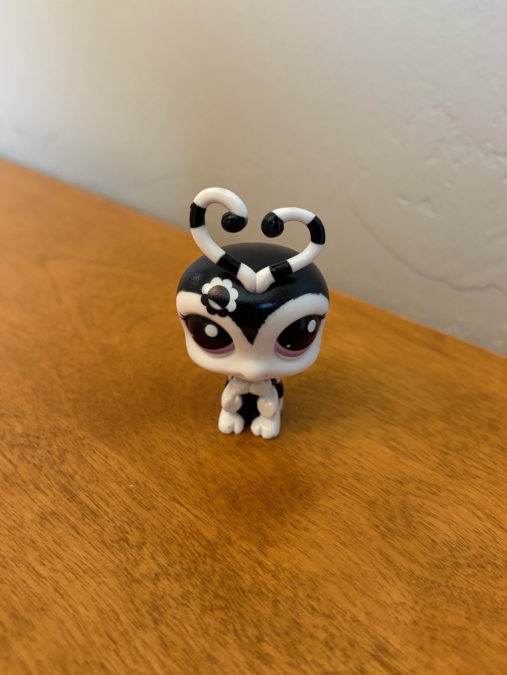 Littlest Pet Shop Lovebug #2250